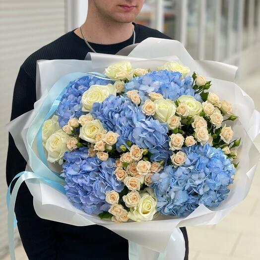 Ramo de autor de hortensias y rosas 🦋 💙