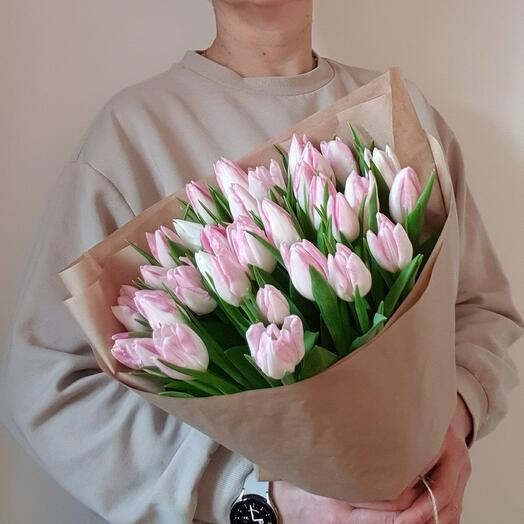 Букет из 33 розовых тюльпанов