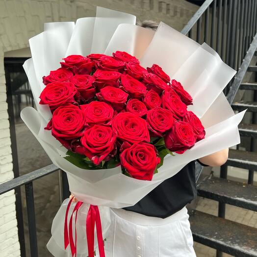 Для неё: 21 красная роза – страсть и нежность 🌹