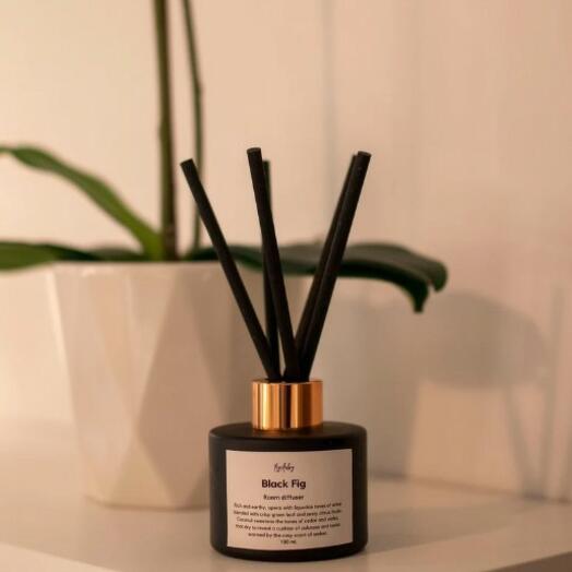 Black Room Reed Diffuser With Cap And Fibre Reeds