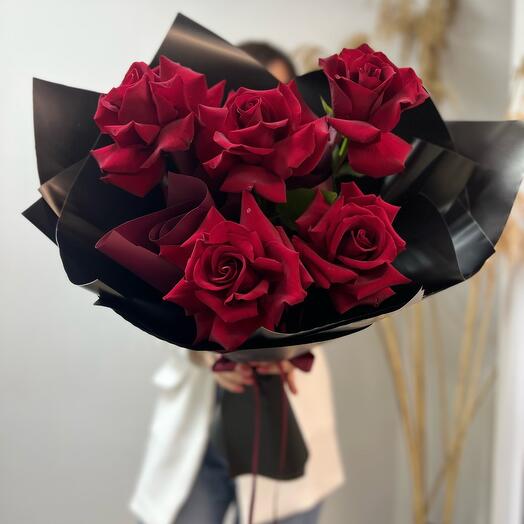 Красные французские розы
