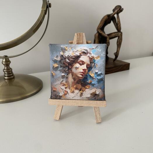 Мини мольберт с рисунком девушки стилизовано под масло