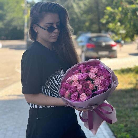 Яркий букет из Пионовидных роз