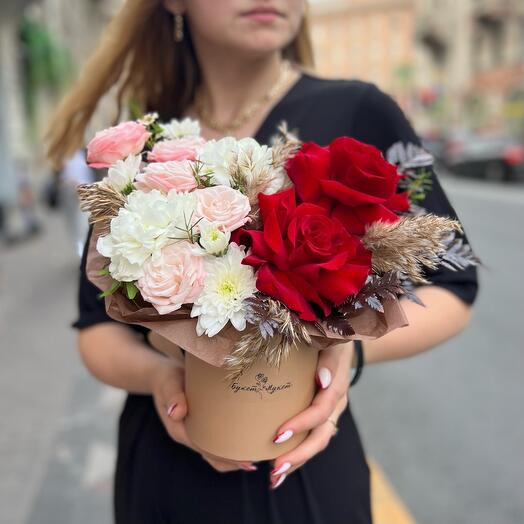 Tsvetaeva box (French rose, bush rose, chrysanthemum)