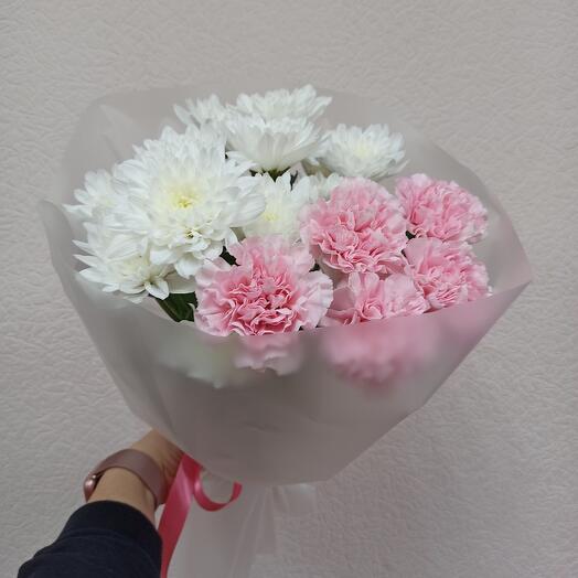 Ramo de Dianthus y crisantemos