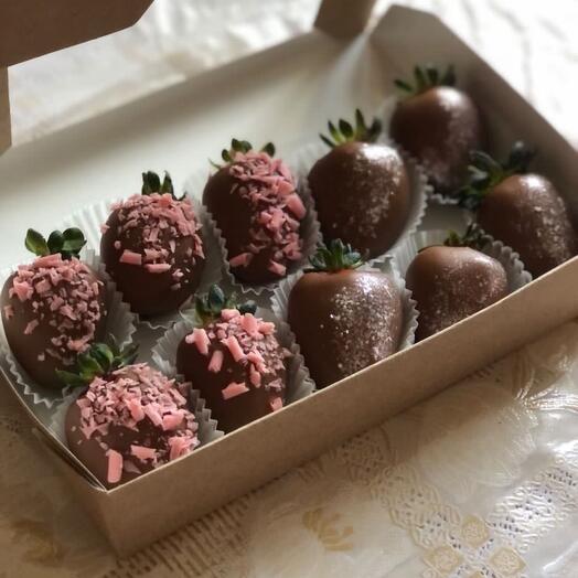 Коробочка клубники в шоколаде