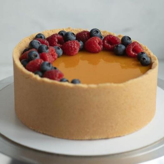 Чизкейк орехово - сливочный с карамелью и ягодами
