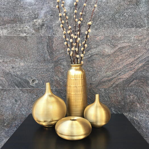 Gold ceramic vase set with dried willows