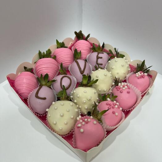 Клубника в шоколаде "LoVE"