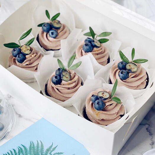 Chocolate cupcakes with berries