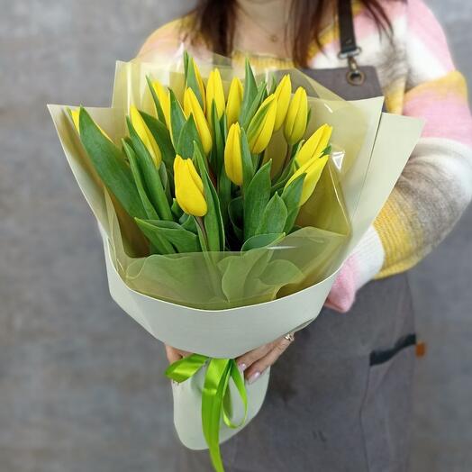 Весенний букет из 15 желтых тюльпанов
