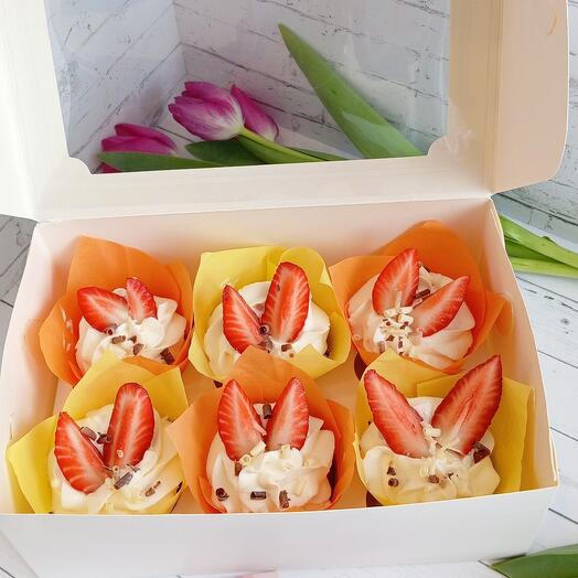 Красный бархат с клубничной начинкой