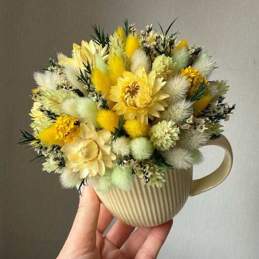 Кружка с сухоцветами