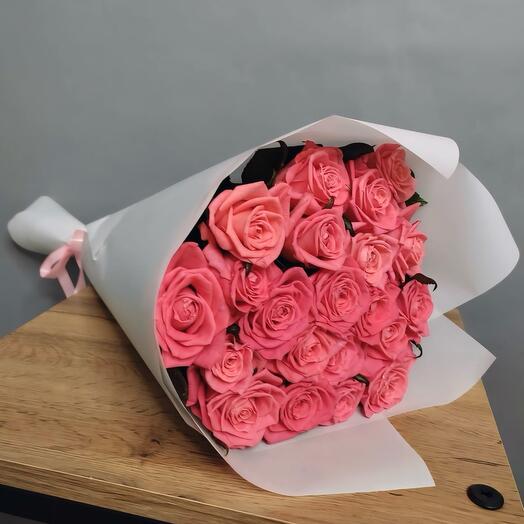 Bouquet of 21 coral roses 60 cm