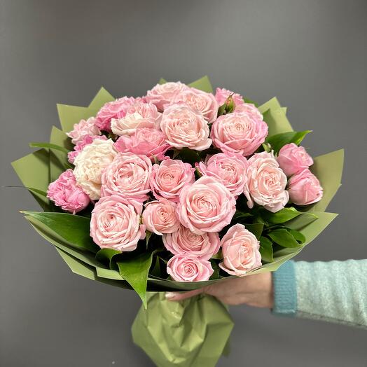 Bouquet of pink Peony-shaped roses