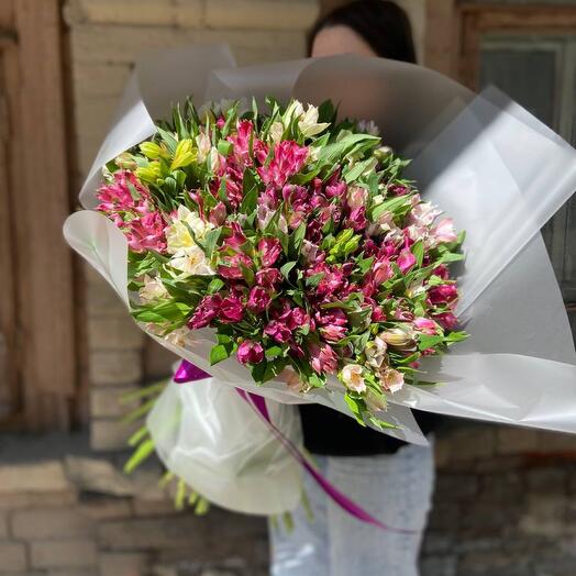 51 Alstroemeria in a bouquet