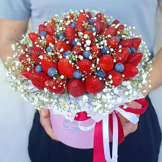 Букет "Клубничные облака"