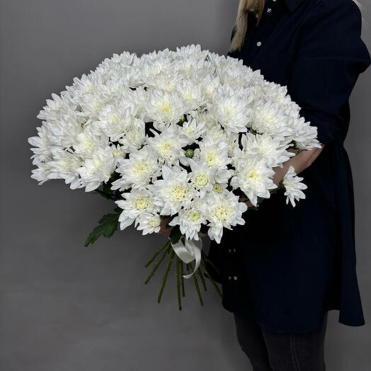 Bouquet of white chrysanthemums