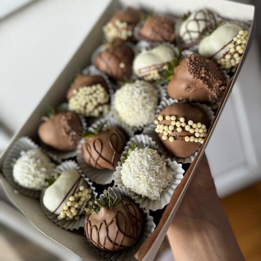 16 клубник в шоколаде