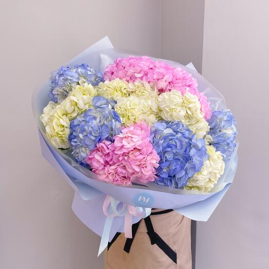 Букет из воздушных гортензии