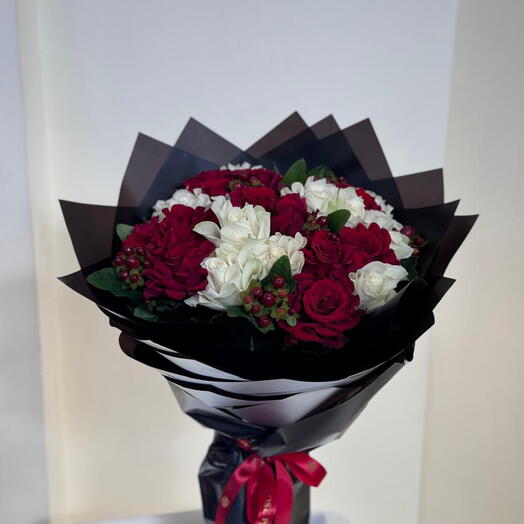 MIX ROSES WITH MIX HABRICO BOUQUET