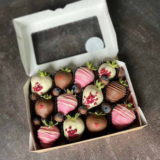Chocolate-covered strawberries 12 berries with chocolate-covered blueberries