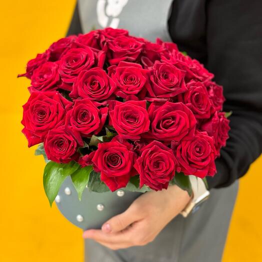 27 rosas rojas en una Caja