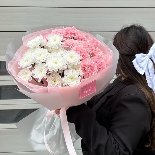 Нежный букет стойких цветов