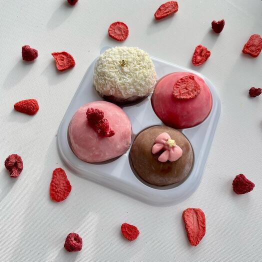 Моти «Ассорти» (4 пирожных) на день матери