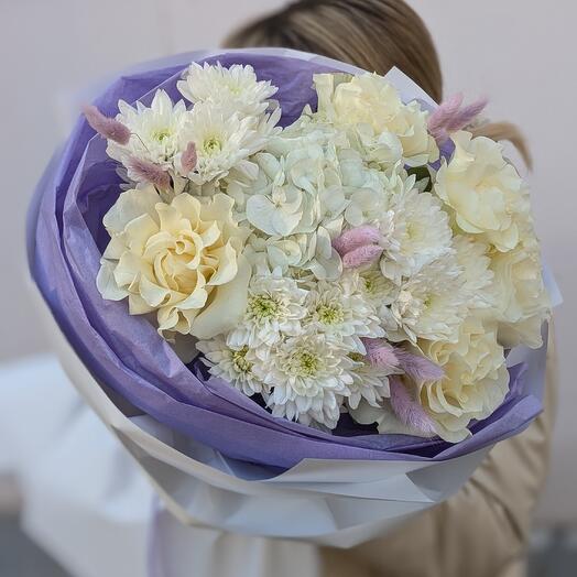 Нежный букет с гортензией "Сиреневый коктейль" M
