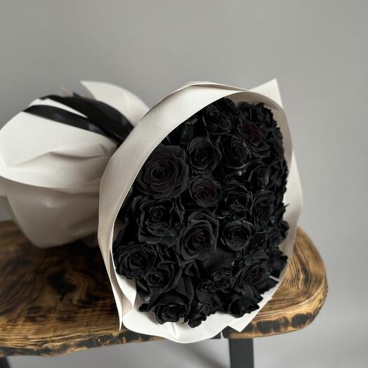 25 czarnych róż z Ekwadoru