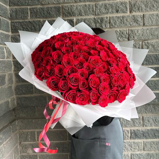 Ramo de 101 rosas rojas por paquete