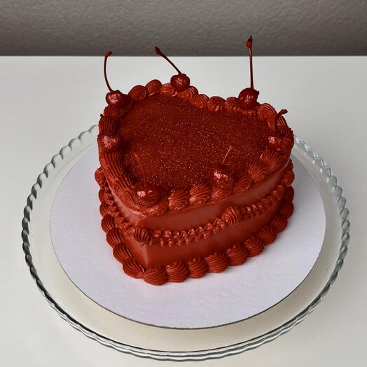 Торт в форме сердца с блёстками