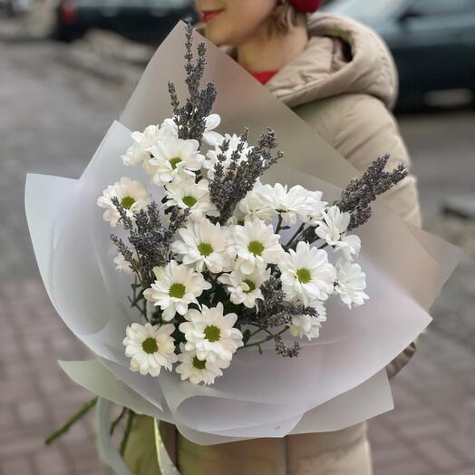 Букет хризантемы (ромашки) с лавандой