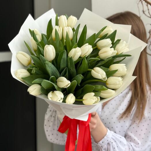 Букет 25 белых тюльпанов