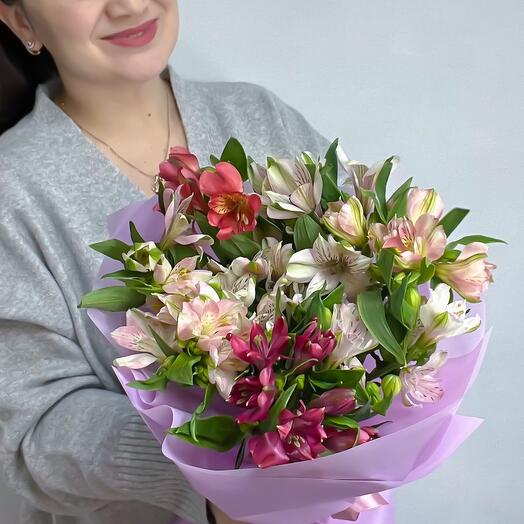 Моно букет с альстромериями 💐