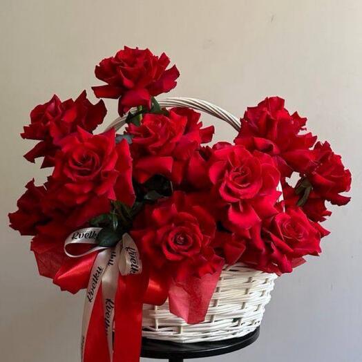 Корзина с французскими розами