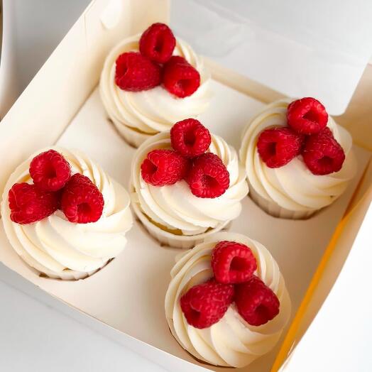 Ванильные капкейки 🧁 с шапкой крем чиз и ягоды (малина)