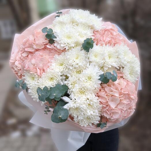 Букет Розовый Инь-Янь с гортензиями и хризантемой
