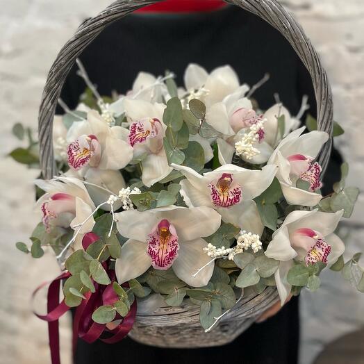 Корзина с орхидеей и сухоцветами