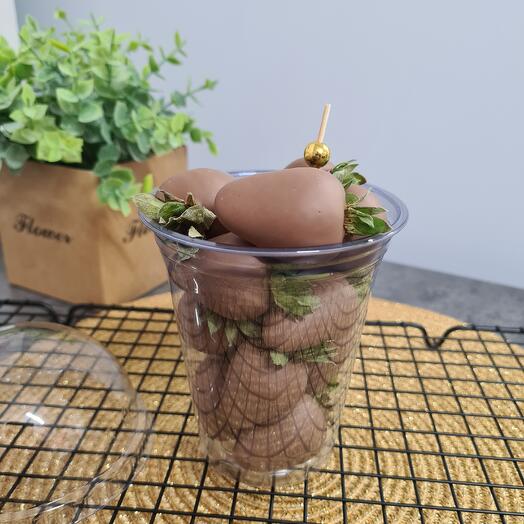Клубника в шоколаде в стакане to go