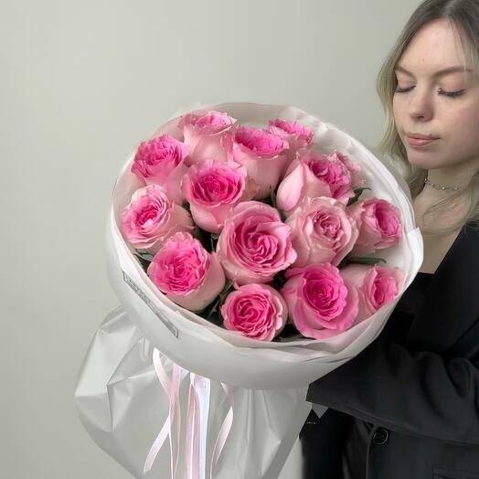 15 розовых роз