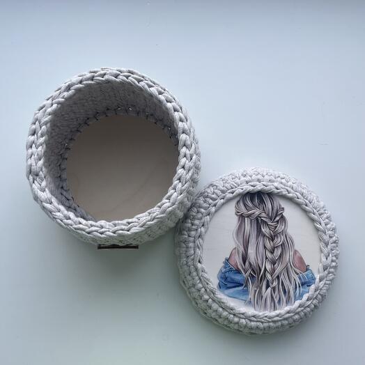 Корзина интерьерная «Девушка с косичкой»