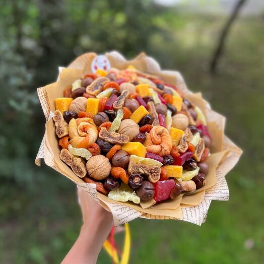 Букет из сухофруктов с орехами  , дыней и ананасом