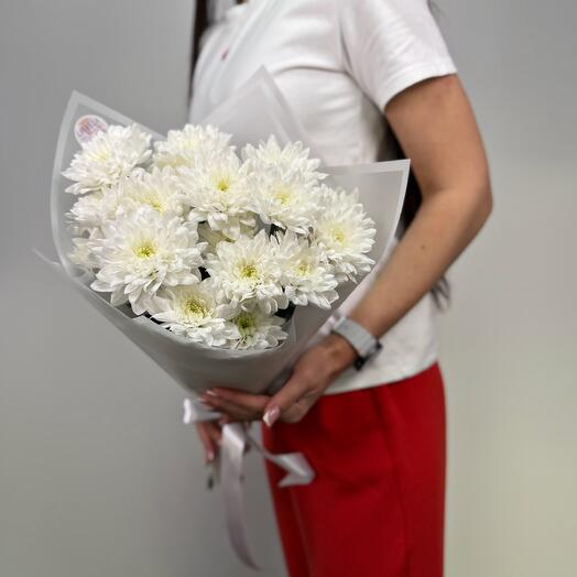 Bouquet of white chrysanthemums