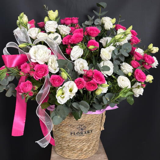 Кустовая Роза с эустомой в корзине
