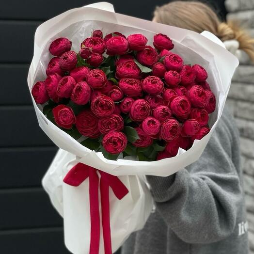 Maroon Bush roses in matte film (21 pcs)