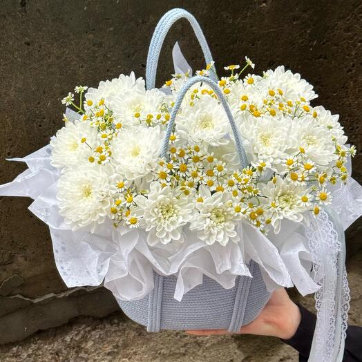 Полевая корзина с цветами