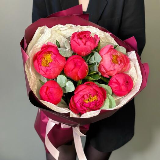 St bouquet 125 из 7 пионов Coral Charm + эвкалипт