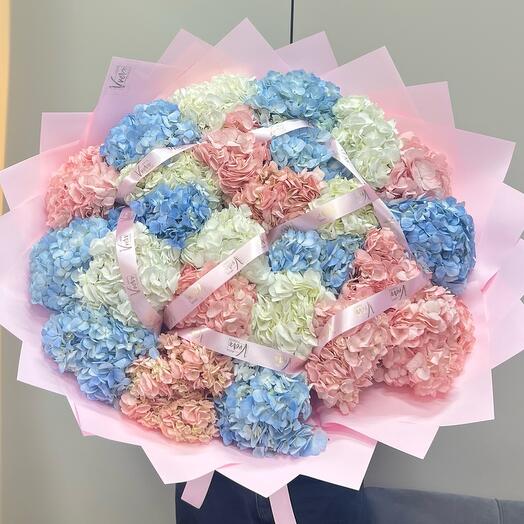 Огромный букет из гортензии